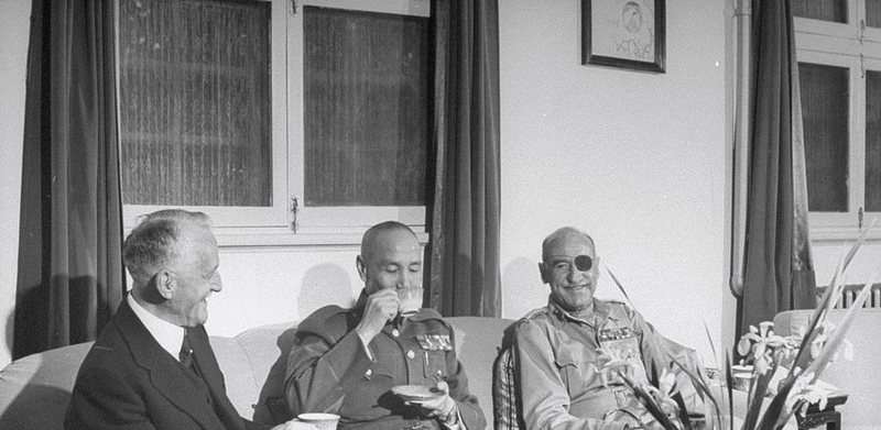 Wiart con Chiang Kai-Shek en 1946. Getty
